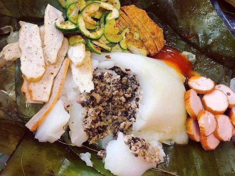 Hà Nội Hôm Nay Ăn Gì? Top 10+ Quán Ăn Ngon Nổi Tiếng Chuẩn Phố Cổ 3 10. Bánh Giò Thập Cẩm Chợ Hôm – Ngã Tư Trần Xuân Soạn & Ngô Thì Nhậm, Hai Bà Trưng