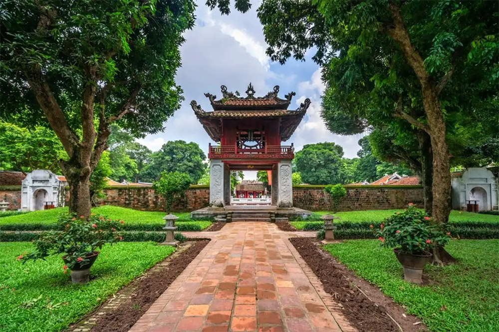tham quan van mieu quoc tu giam