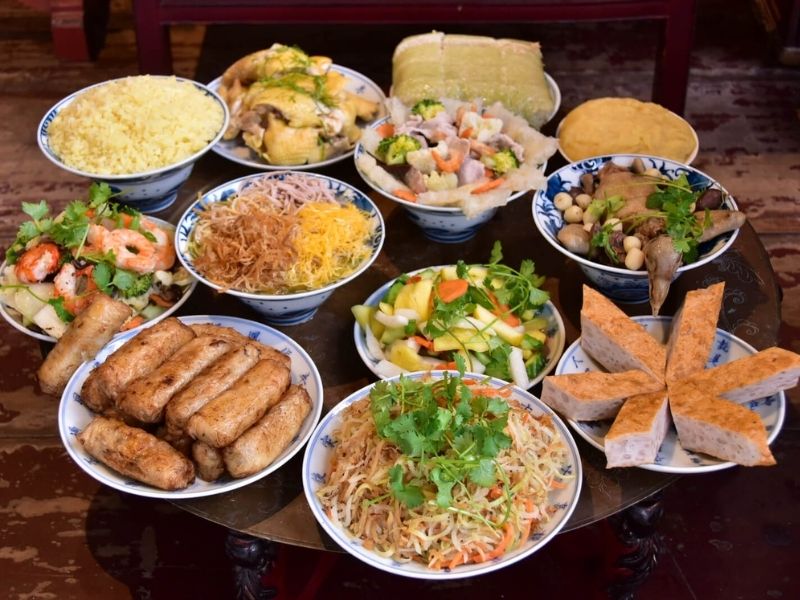 Top 5 Nhà Hàng Đặt Mâm Cỗ Truyền Thống Bát Tràng Ngon Chuẩn Vị 1 Nét tinh tế đặc trưng trong mâm cỗ truyền thống Bát Tràng