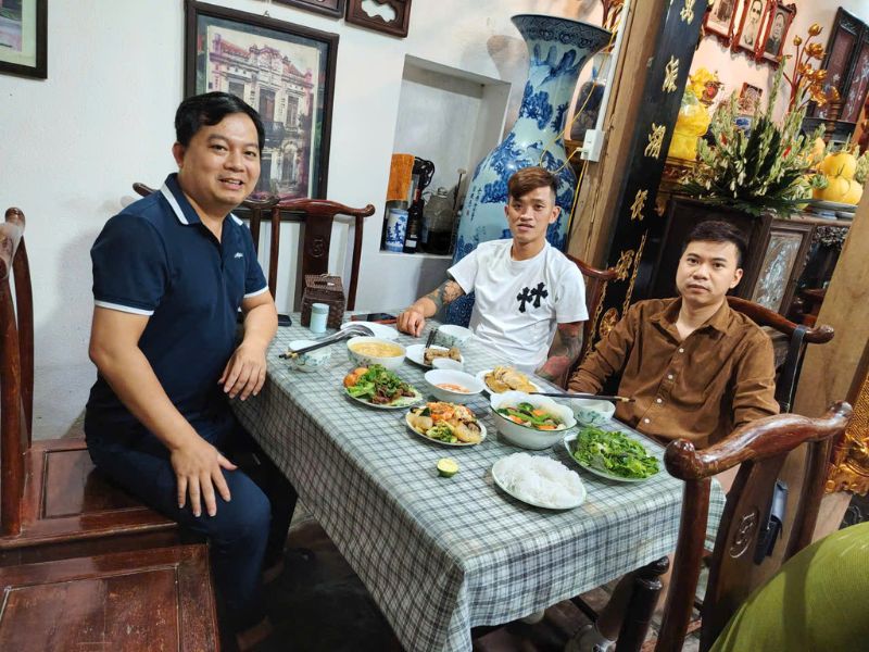 Top 5 Nhà Hàng Đặt Mâm Cỗ Truyền Thống Bát Tràng Ngon Chuẩn Vị 5 Giá một mâm cỗ truyền thống Bát Tràng là bao nhiêu?