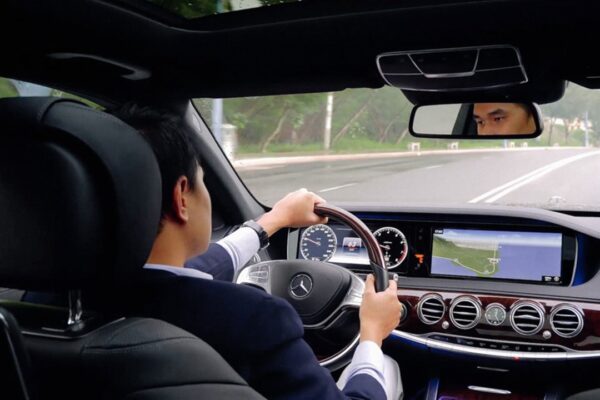 Dịch vụ thuê xe có người lái