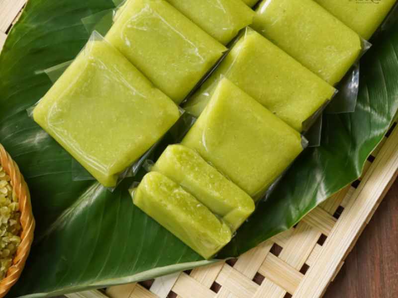 Đặc Sản Hà Nội Làm Quà – Danh Mục Món Ngon Ý Nghĩa Nhất 3 Bánh cốm và chả cốm truyền thống
